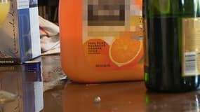 La jeune enfant a absorbé un mélange de jus d'orange et d'alcools forts (illustration).