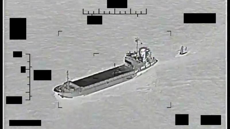 Une vue du navire de soutien Shahid Baziar de la marine du Corps des gardiens de la révolution islamique d'Iran et du Saildrone Explorer
