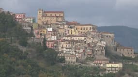 Un village italien - Image d'illustration