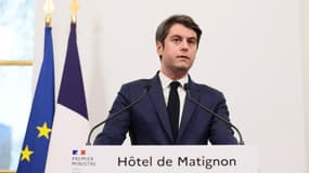Le Premier ministre français Gabriel Attal s'exprime lors d'une conférence de presse à l'hôtel Matignon, à Paris, le 21 février 2024, pour répondre aux agriculteurs avant le SIA.