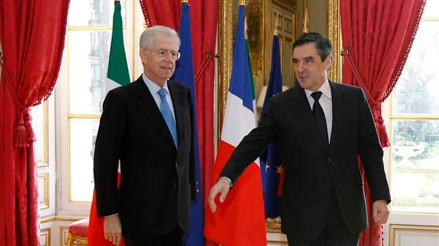 Le Premier ministre François Fillon et le président du Conseil italien Mario Monti à l'hôtel Matignon, à Paris. Désormais soutenu par l'Italie sur l'idée d'une taxation des transactions financières, la France a annoncé vendredi qu'elle entendait "donner l