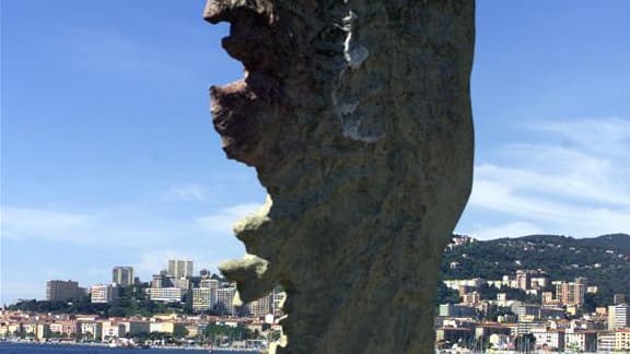 Le ministre de l'Intérieur, Manuel Valls, a dénoncé vendredi les affrontements provoqués, selon lui, par des nationalistes corses à Bastia (Haute-Corse), où 21 policiers et gendarmes ont été blessés au cours des deux dernières nuits. /Photo d'archives/REU