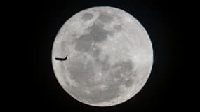 Une Super lune visible depuis Rio de Janeiro, le 1er août 2023.