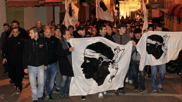 Des manifestations violentes ont visé une salle de prière musulmane d'Ajaccio vendredi.