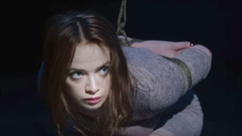 Sara Forestier dans le clip "Dangereuse" de Christophe
