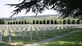 Le cimetière de Douaumont, près de Verdun, qui rassemble plus de 15.000 tombes de soldats français. Les derniers combattants de 1914-1918 ont disparu mais le "tourisme de mémoire" continue de bien se porter en France, en attirant un public de plus en plus