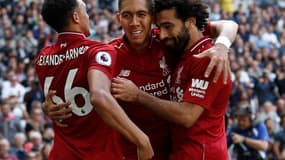 Trent Alexander-Arnold et Mohamed Salah félicitent Roberto Firmino