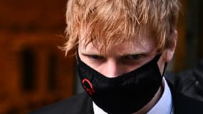 Le chanteur britannique Ed Sheeran quitte la Haute cour de Londres, le 8 mars 2022