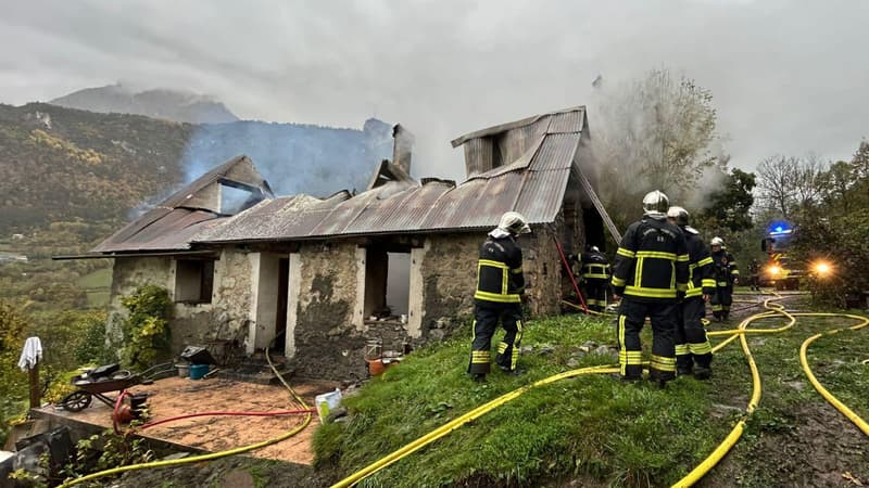 Saint-Martin-d'Entraunes: un incendie se déclare dans une ferme, cinq personnes prises en charge par les pompiers