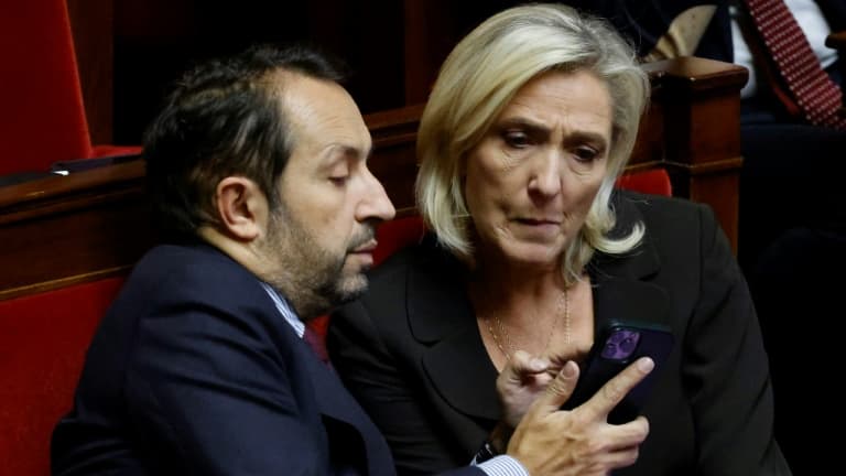 Le vice-président du RN Sébastien Chenu et Marine Le Pen le 28 novembre 2023 à l'Assemblée nationale à Paris