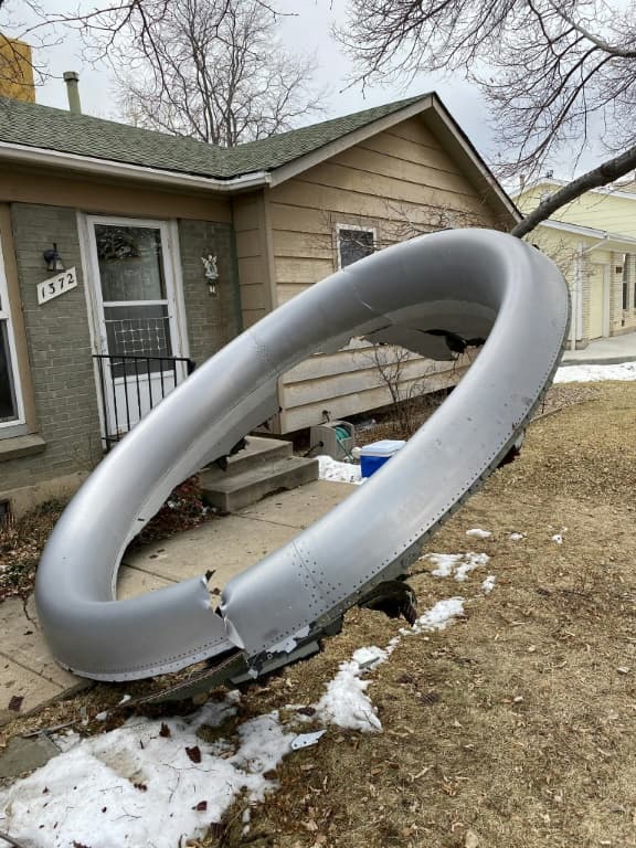 Des débris sont tombés à proximité d'habitations. Des débris sont tombés à proximité d'habitations.