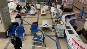 Des patients atteints du Covid-19 dans un hôpital de Chongqing en chine, le 23 décembre 2022