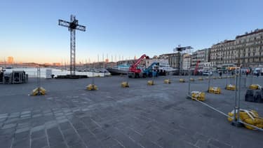 Le Vieux-Port de Marseille (Bouches-du-Rhône) le matin du vendredi 3 mai 2024, en plein nettoyage à cinq jours de l'arrivée de la flamme olympique.