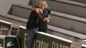 Clara Burel avec sa mère après sa victoire au 1er tour de Roland-Garros