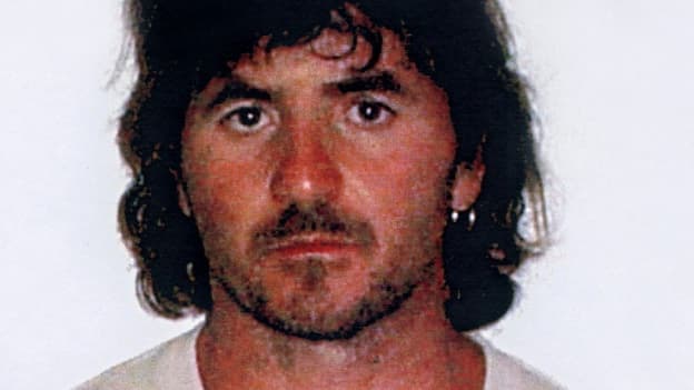 Yvan Colonna peu après son arrestation le 04 juillet 2003 en Corse-du-Sud dans une bergerie à Porto-Pollo près de Propriano