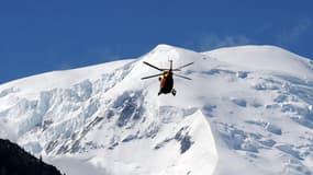 Des militaires ont été emportés par une coulée de neige à Valfréjus, en Savoie, lundi 18 janvier 2016.