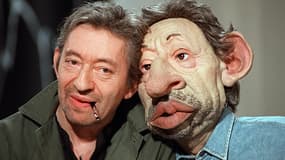 Serge Gainsbourg et sa marionnette des Guignols le 10 mai 1989, sur le plateau de "Nulle part ailleurs"