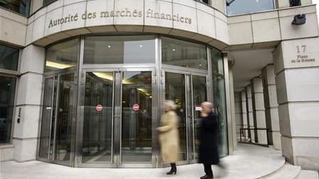 L'Autorité des marchés financiers (AMF) a ouvert une enquête sur les rumeurs de marché qui ont circulé cette semaine sur la solidité financière de la Société générale et ont fait dévisser son titre en Bourse. /Photo d'archives/REUTERS/Benoît Tessier