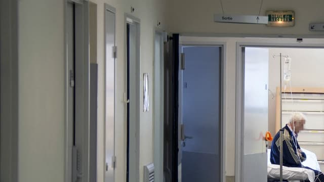 Des personnes âgées attendent en 2011 au service des urgences de l'hôpital Purpan à Toulouse (image d'illustration)