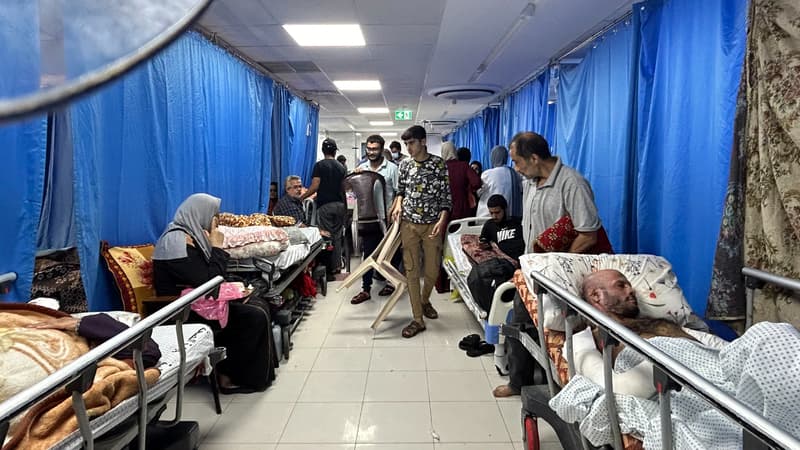 Des patients et des personnes déplacées sont photographiés à l'hôpital Al-Chifa dans la ville de Gaza, le 10 novembre 2023.
