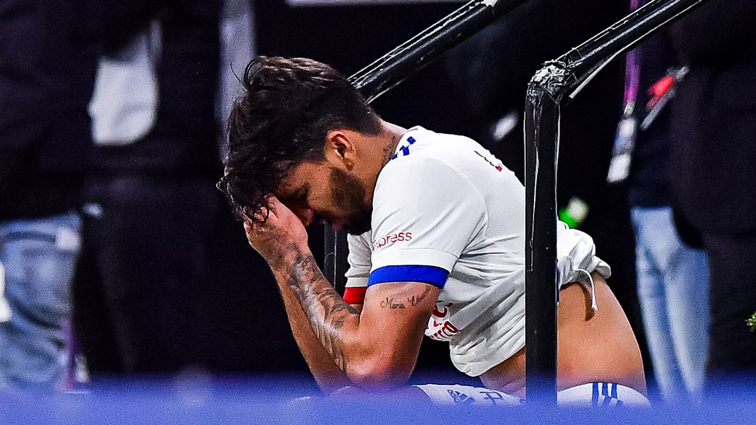Lucas Paqueta très affecté après OL-Lille Lucas Paqueta très affecté après OL-Lille
