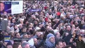 Les fans de Johnny Hallyday reprennent en masse "L’envie" 