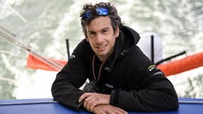 Le skipper français Charlie Dalin sur son monocoque Imoca « MACIF », au large de Lorient avant le Vendée Globe 2024.