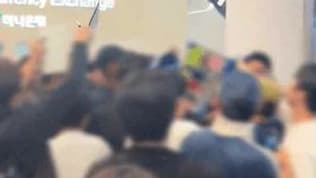 Didier Drogba lors de son arrivée à l'aéroport d'Incheon - le 12/09/2025