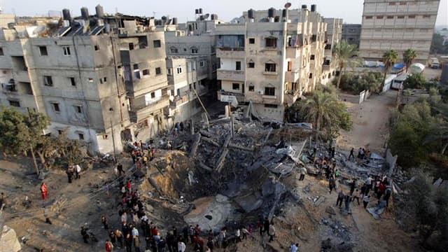 Maison détruite à Khan Younès, dans le sud de la bande de Gaza, par un raid aérien de Tsahal. L'aviation israélienne a bombardé lundi plusieurs dizaines de cibles dans la bande de Gaza, où les tirs de roquettes en direction de l'Etat hébreu se sont faits