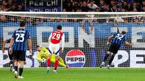 David Raya arrête un penalty contre l'Atalanta Bergame, le 19 septembre 2024.