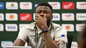 Chancel Mbemba pendant une conférence de presse de la RD Congo à la CAN, le 16 janvier 2024