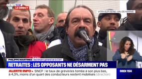 Philippe Martinez (CGT) dénonce la "répression contre les grévistes" devant un dépôt de bus à Vitry-sur-Seine