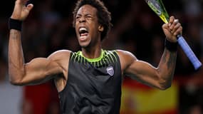 Le Français peut laisser exploser sa joie. Il est, avec Michaël Llodra, en demi-finales du Masters 1000 de Paris-Bercy