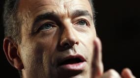A cinq jours du premier tour des élections législatives en France, la droite et Jean-François Copé évoquent la menace d'"un tour de vis fiscal" après le scrutin des 10 et 17 juin pour financer "les promesses de cadeaux électoraux" de François Hollande. /P