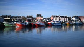 Des bateaux de pêche au port du Guilvinec, dans le Finistère, le 14 mars 2022