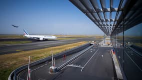 Un avion sur le tarmac de l'aéroport Roissy Charles-de-Gaulle
