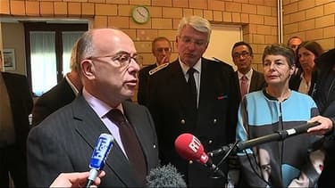 Bernard Cazeneuve, en visite dans un centre d'accueil pour migrants dans les Pyrénées-Atlantiques.