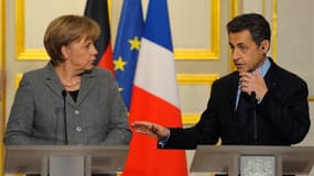 Conférence de presse d'Angela Merkel et Nicolas Sarkozy à l'Elysée, après le sommet franco-allemand. Le chef de l'Etat a pressé les responsables politiques grecs d'accepter les conditions du nouveau plan d'aide afin que la situation du pays soit réglée "u