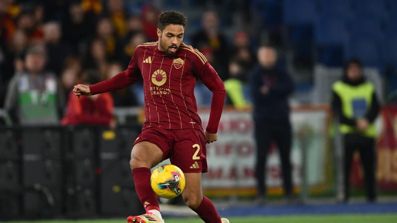 Le joueur de la Roma Devyne Rensch