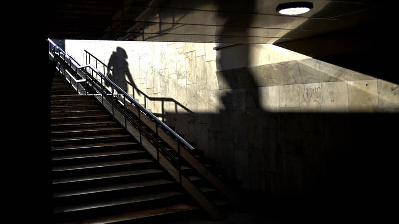 Sur RMC, Maryline réclame une évolution de la loi pour éloigner systématiquement les violeurs de leur victime.