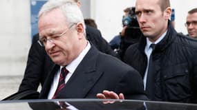 Martin Winterkorn (à gauche), l'ancien PDG de Volkswagen, sera renvoyé devant un tribunal pour répondre de fraude dans le scandale sur les moteurs diesel truqués du constructeur automobile.