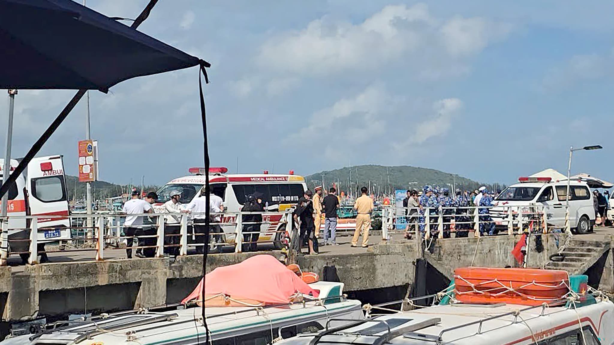Vietnam'da turist teknesinin alabora olması sonucu en az 15 ölü