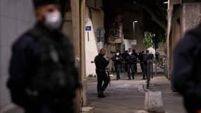 Des policiers dans les rues d'Avignon mercredi 5 mai 2021