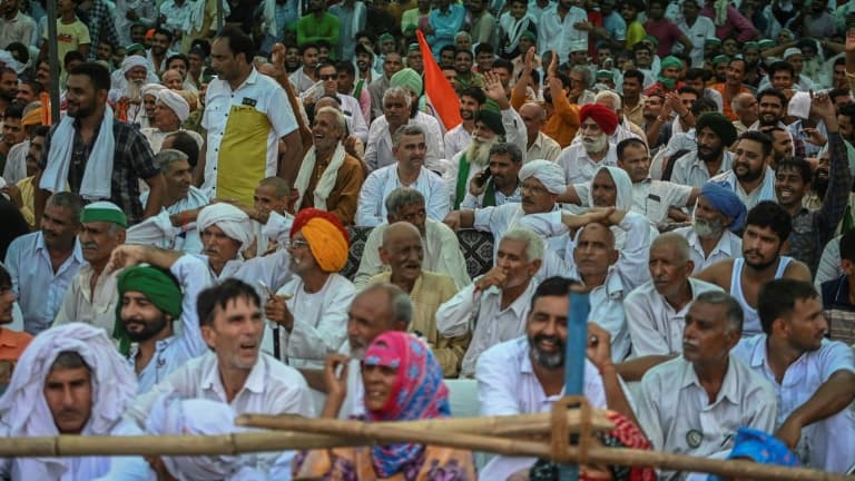 Des agriculteurs indiens manifestant près de la capitale indienne, à Muzaffarnagar, dans l'Etat d'Uttar Pradesh (nord-est) pour l'abrogation des nouvelles lois agricoles le 5 septembre 2021