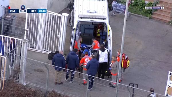 Moussa N'Diaye évacué en ambulance lors d'OM-Hyères