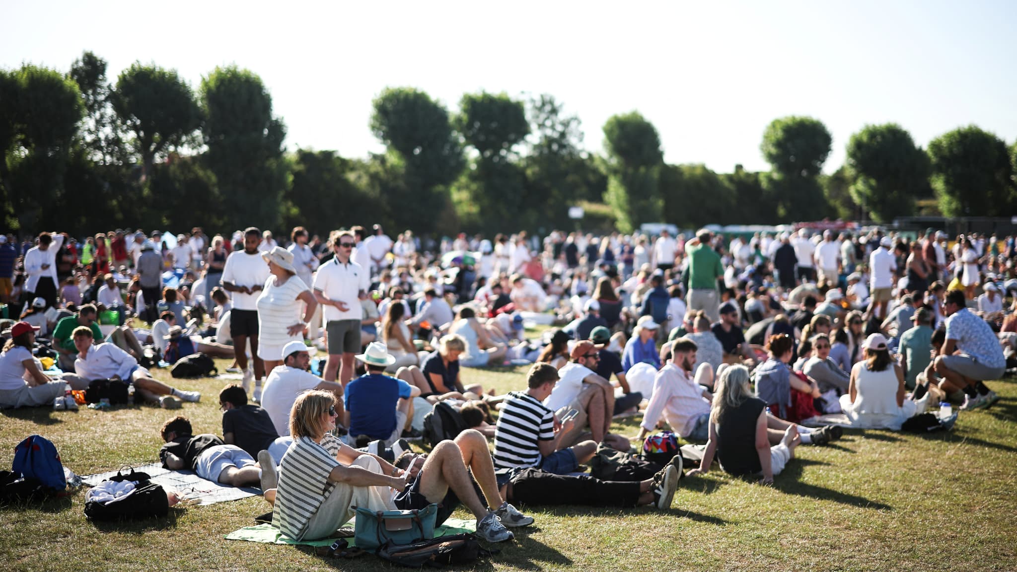 Les fans de tennis attendent pour acheter des places à Wimbledon le 30 juin 2025 Les fans de tennis attendent pour acheter des places à Wimbledon le 30 juin 2025