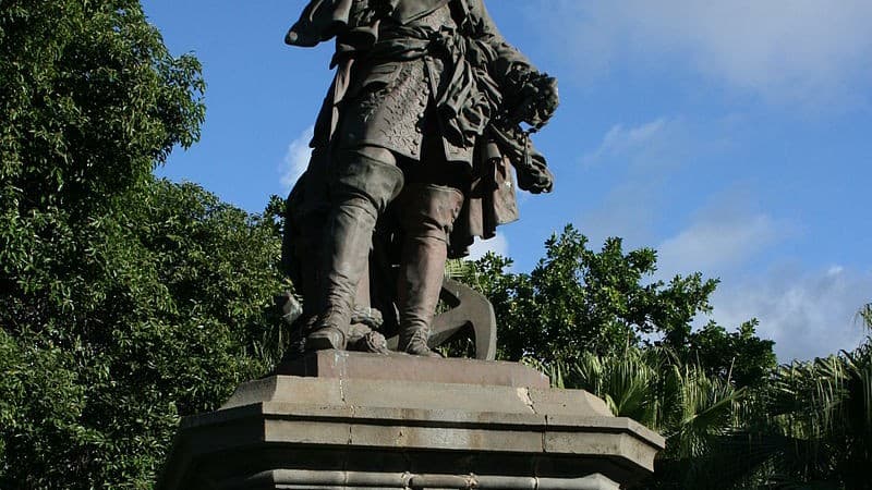 Statue de François Mahé de La Bourdonnais à La Réunion