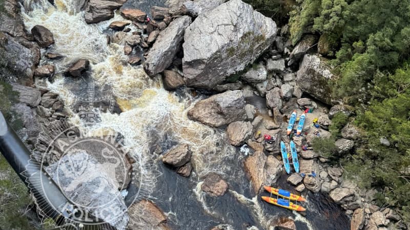 Australie: un kayakiste amputé de la jambe après être resté coincé 20 heures entre des rochers