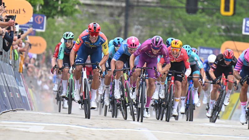Jonathan Milan et Paul Magnier sur la 3e etape du Tour d Italie le 10 mai 2026 2289669