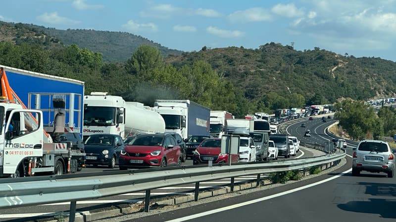 Un camion s'est renversé sur l'autoroute A8 ce jeudi 8 août peu avant 10 heures.